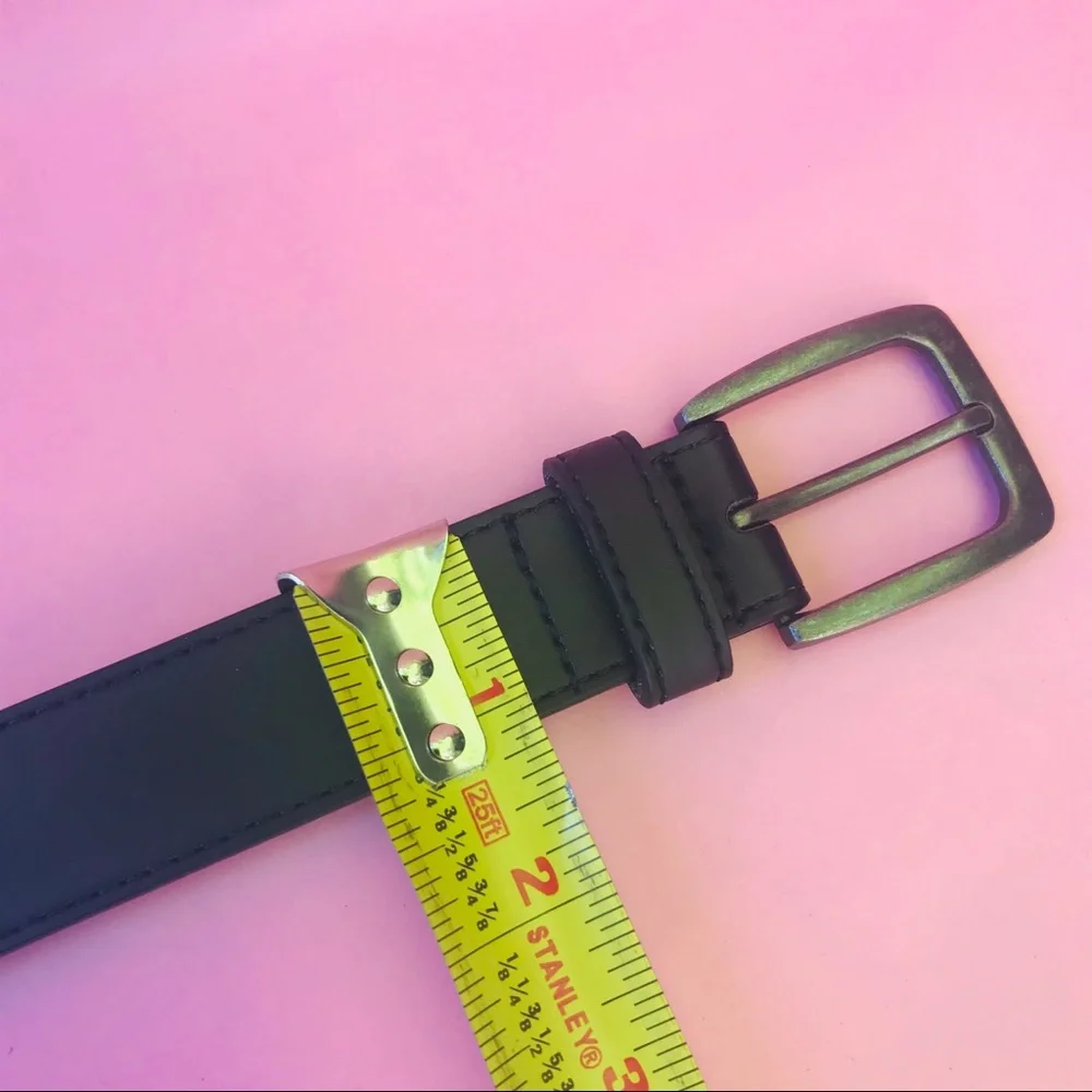 Black leather/manmade material belt
